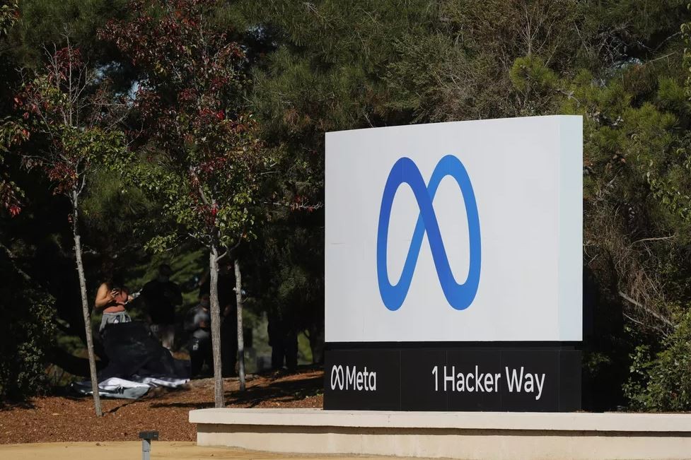 Meta suspende personagens de IA para adolescentes por segura