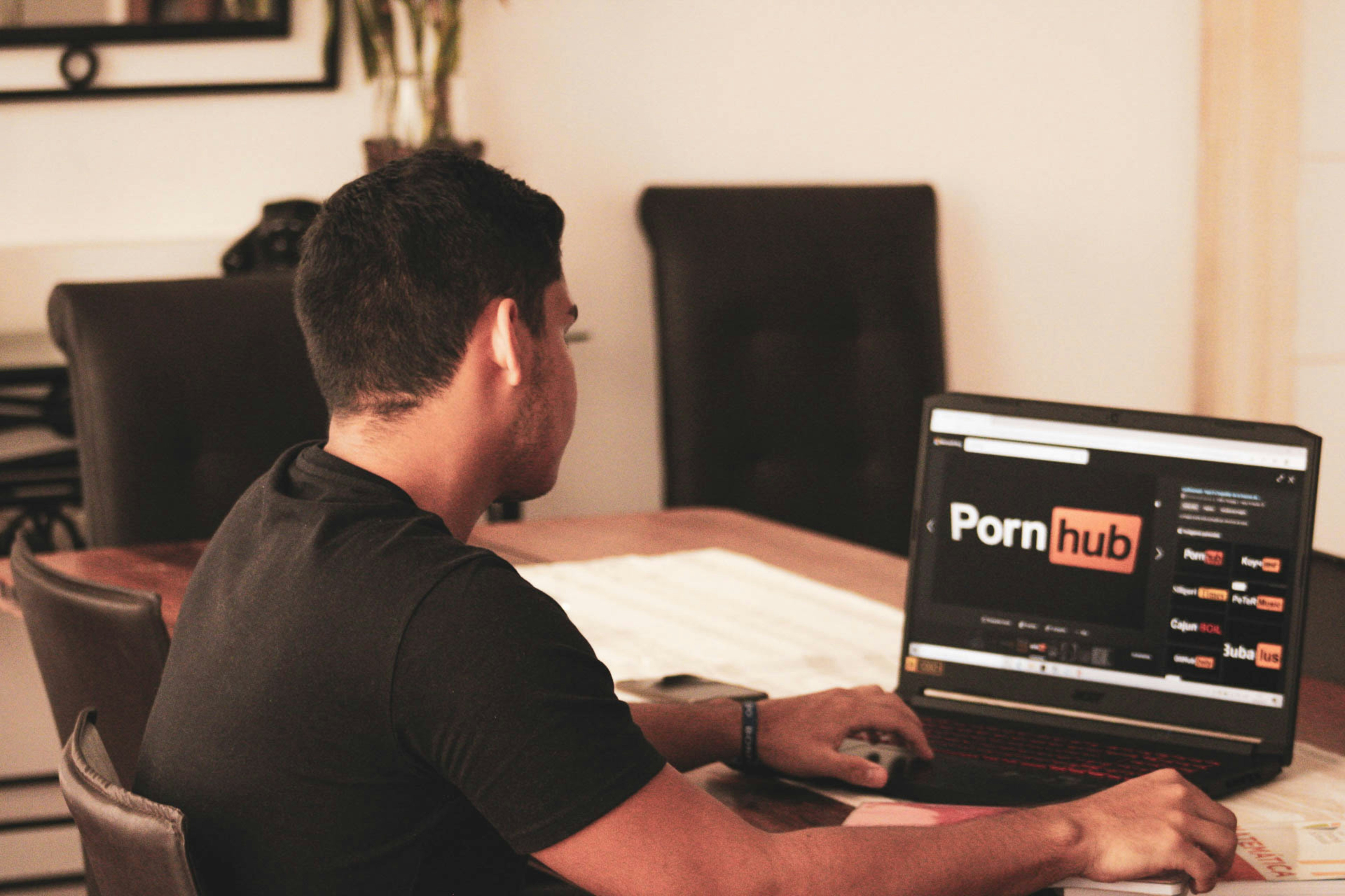 Nova Política de Acesso do Pornhub e Redtube no Reino Unido