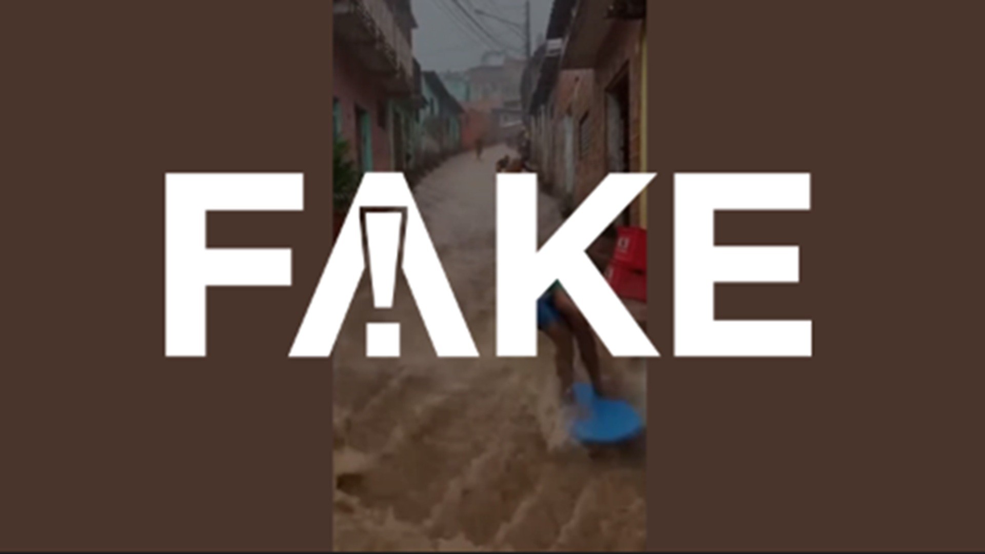 Vídeo de jovens surfando na enxurrada é #FAKE; entenda